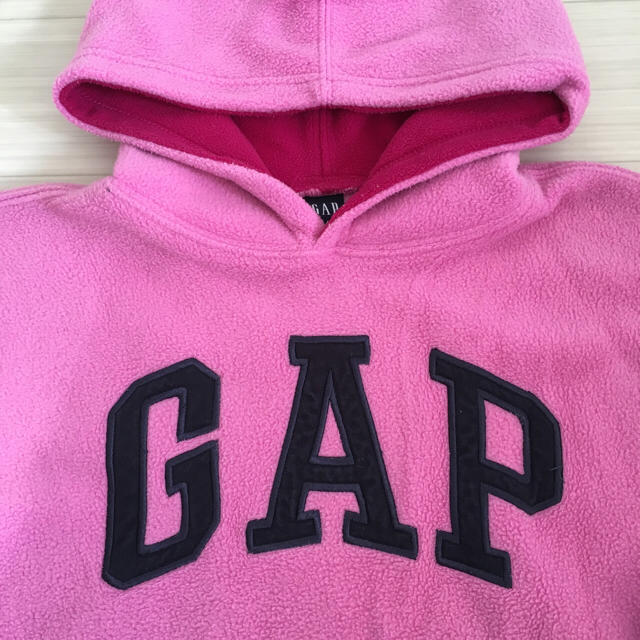 GAP(ギャップ)のGAP フリースパーカー キッズ/ベビー/マタニティのキッズ服男の子用(90cm~)(Tシャツ/カットソー)の商品写真