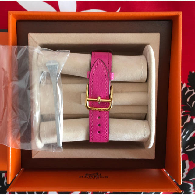 Hermes(エルメス)のHERMES エルメス　Hウォッチ　21×21 mm 免税店限定カラー　ピンク レディースのファッション小物(腕時計)の商品写真