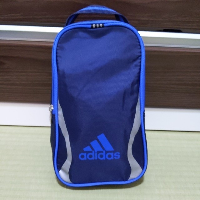 adidas(アディダス)のりょいり様専用★アディダス　シューズケース　キッズ キッズ/ベビー/マタニティのこども用バッグ(シューズバッグ)の商品写真