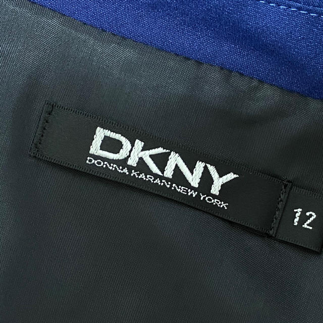 DKNY(ダナキャランニューヨーク)のDKNY 鮮やかなブルーのワンピース&ジャケット レディースのフォーマル/ドレス(スーツ)の商品写真