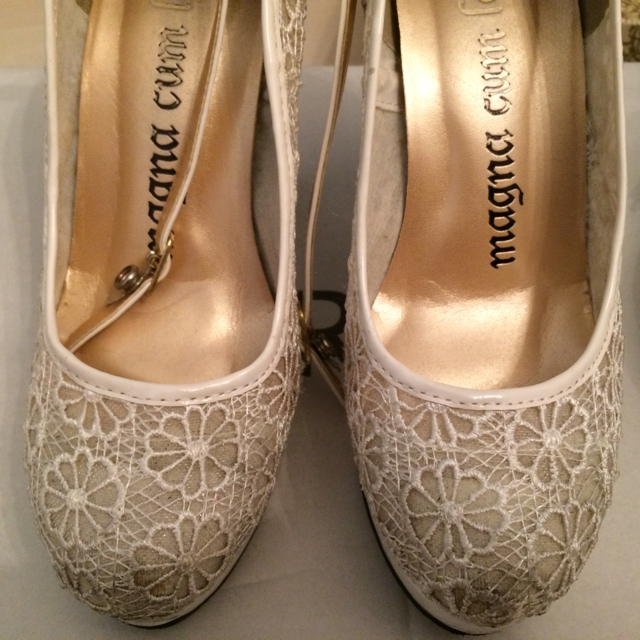最終値下げ！ホワイト パンプス レディースの靴/シューズ(ハイヒール/パンプス)の商品写真