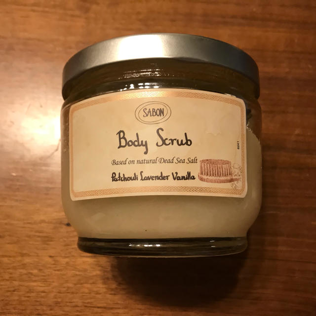 SABON(サボン)のSABON ボディスクラブ　パチョリーラベンダーバニラ　新品 コスメ/美容のボディケア(ボディスクラブ)の商品写真