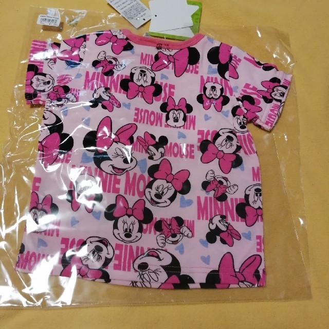 Disney(ディズニー)のディズニー　ミニーＴシャツ　総柄 キッズ/ベビー/マタニティのキッズ服女の子用(90cm~)(Tシャツ/カットソー)の商品写真