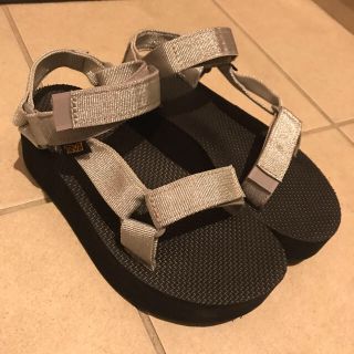 テバ(Teva)のTeva フラットFユニバーサル　METALLIC SILVER サイズ5(サンダル)