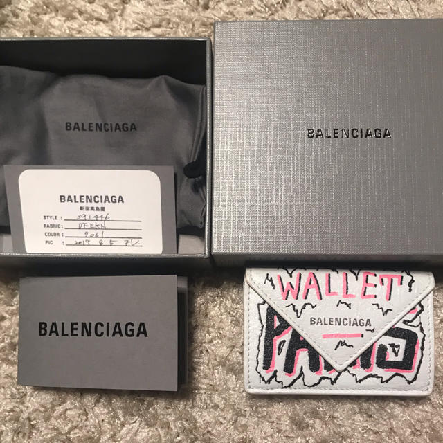 Balenciaga(バレンシアガ)の2019年高島屋購入　バレンシアガ　ペーパー ミニ ウォレット グラフィティ   レディースのファッション小物(財布)の商品写真
