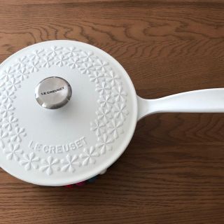 ルクルーゼ(LE CREUSET)のル・クルーゼ　レリーフ(鍋/フライパン)