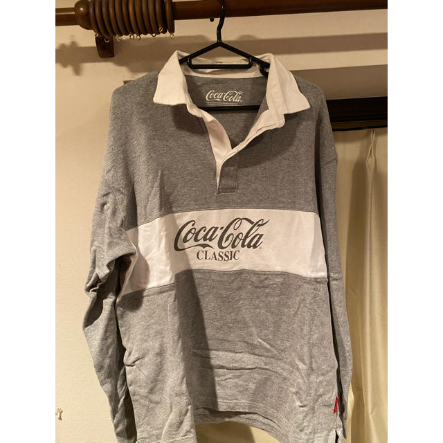 GU(ジーユー)のGU コカコーラ　ラガーシャツ メンズのトップス(ポロシャツ)の商品写真