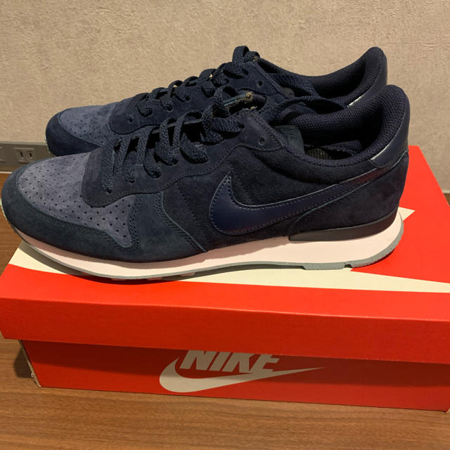 NIKE(ナイキ)の新品　定価13200円　NIKE ナイキ インターナショナリスト　プレミアム メンズの靴/シューズ(スニーカー)の商品写真