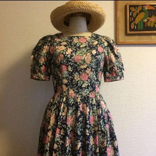 ローラアシュレイ(LAURA ASHLEY)の【美品】ローラアシュレイ ヴィンテージ風 小花柄 お嬢さま ワンピース(ロングワンピース/マキシワンピース)