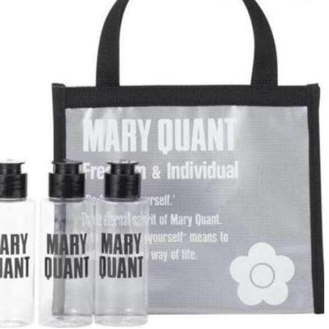 MARY QUANT(マリークワント)のマリークワント　スパバッグ（白）＆詰め替え用ボトル3本セット レディースのバッグ(その他)の商品写真