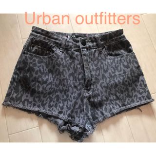 アーバンアウトフィッターズ(Urban Outfitters)のUrban outfitters ハイウェスト　ショートパンツ(ショートパンツ)