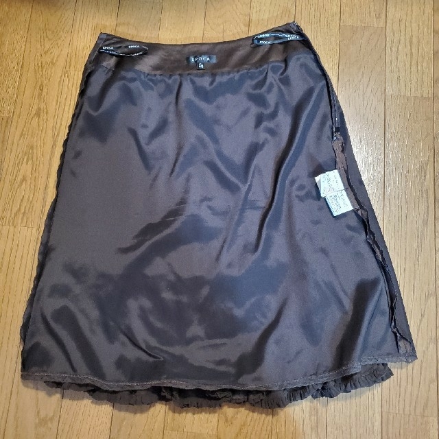 EPOCA(エポカ)の未使用　エポカ　刺繍キラキラレーススカート　こげ茶 レディースのスカート(ひざ丈スカート)の商品写真