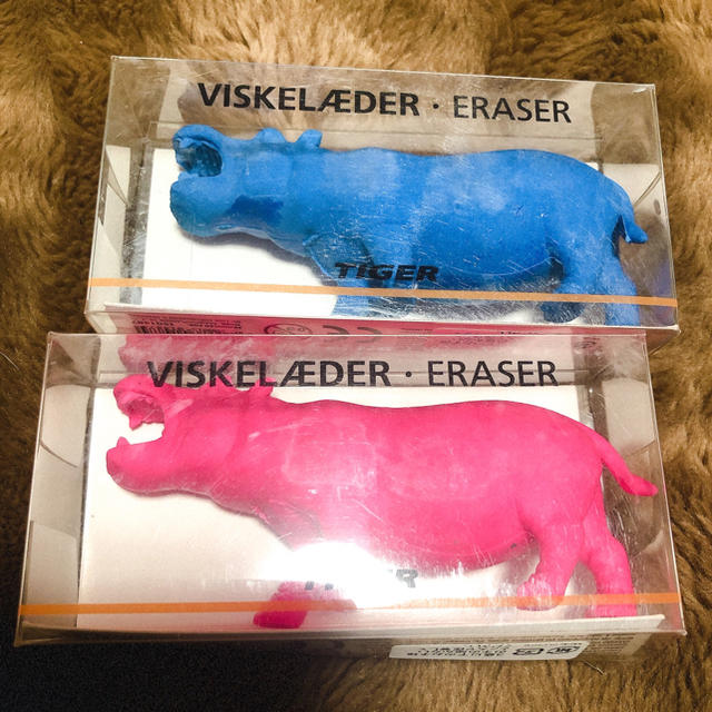 Flying Tiger Copenhagen(フライングタイガーコペンハーゲン)のFLYING TIGER 消しゴム カバ 2色 インテリア/住まい/日用品の文房具(消しゴム/修正テープ)の商品写真
