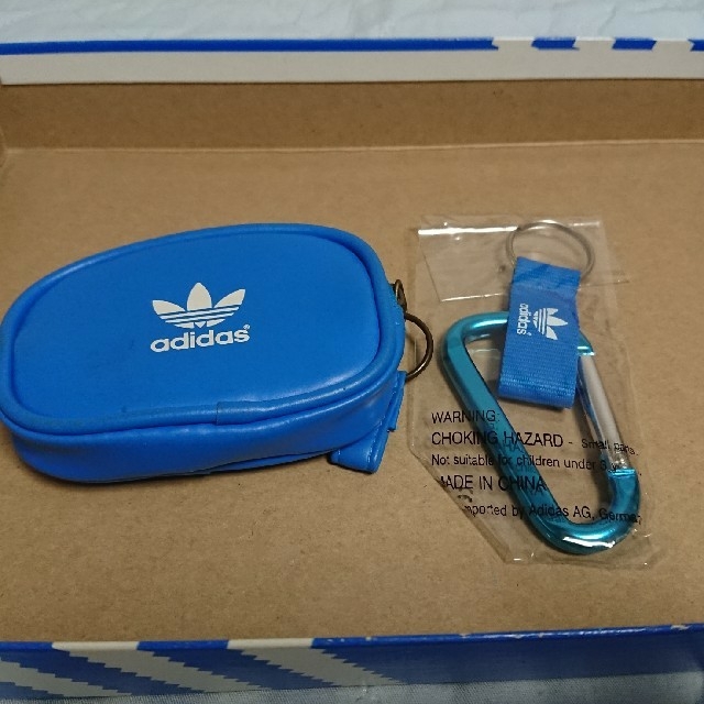 adidas(アディダス)のadidas 非売品 小銭入れ&カラビナ  メンズのファッション小物(コインケース/小銭入れ)の商品写真