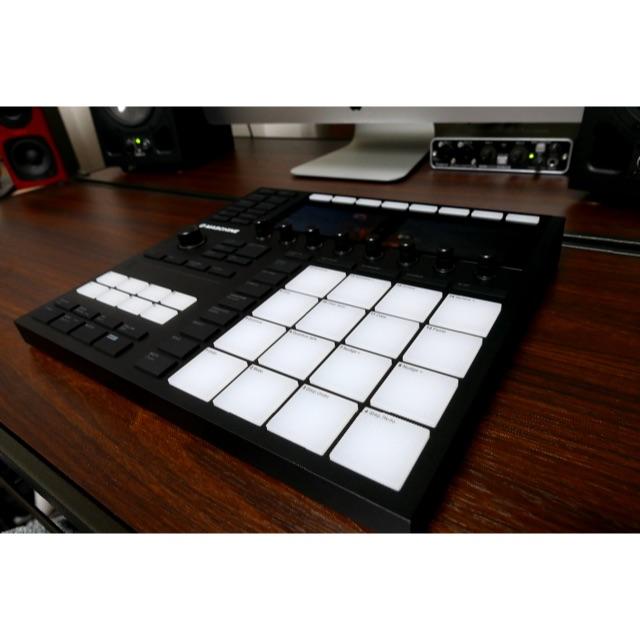 【中古美品】Maschine Mk3（別売の本体カバー付き） 楽器のDTM/DAW(MIDIコントローラー)の商品写真