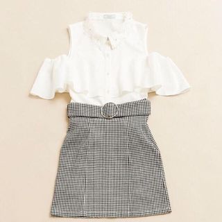 ティティアンドコー(titty&co)の新品タグ付き titty&Co. オフショルトップス(シャツ/ブラウス(半袖/袖なし))