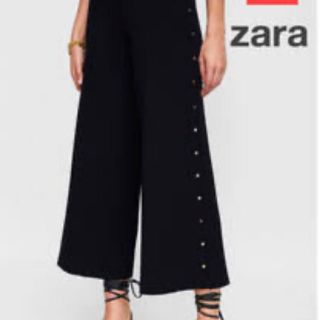 ザラ(ZARA)のZARA スタッズ　パンツ(カジュアルパンツ)