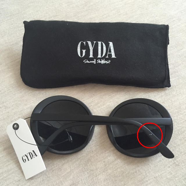 GYDA(ジェイダ)のGYDA 黒フレーム丸サングラス レディースのファッション小物(サングラス/メガネ)の商品写真