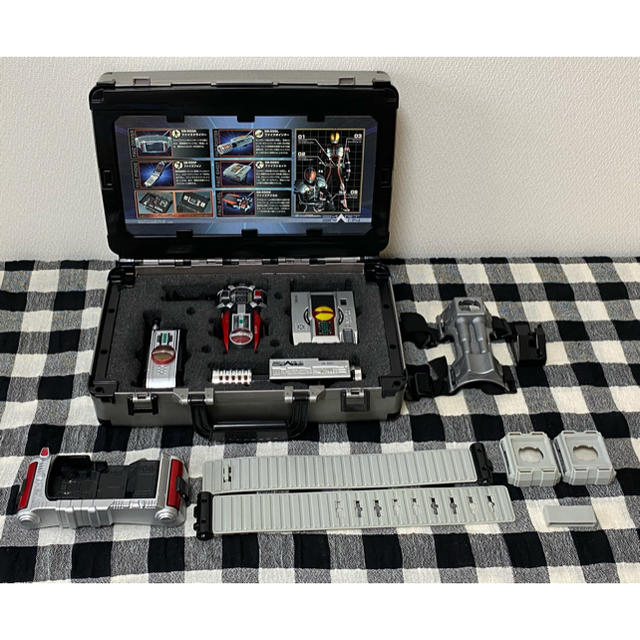 仮面ライダー555『ファイズギア(付属品有)』と『DXファイズ 仮面ライダー555『ファイズギア(付属品有)』と『DXファイズ