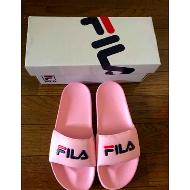 FILA(フィラ)の送料無料🇺🇸新品FILAフィラUSA購入ピンクサンダル レディースの靴/シューズ(サンダル)の商品写真