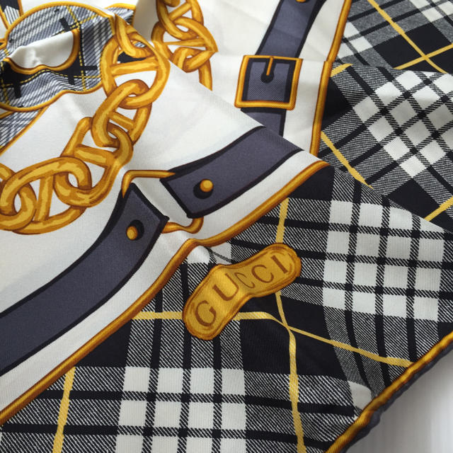 Gucci(グッチ)の未使用グッチ  シルクスカーフ レディースのファッション小物(バンダナ/スカーフ)の商品写真