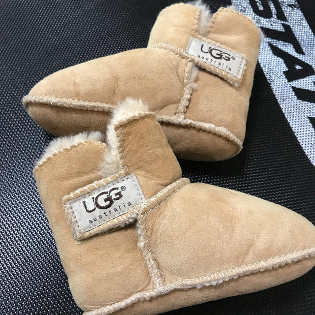 UGG(アグ)のアグムートン14 キッズ/ベビー/マタニティのベビー靴/シューズ(~14cm)(ブーツ)の商品写真