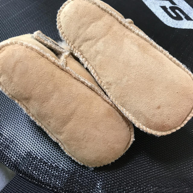 UGG(アグ)のアグムートン14 キッズ/ベビー/マタニティのベビー靴/シューズ(~14cm)(ブーツ)の商品写真