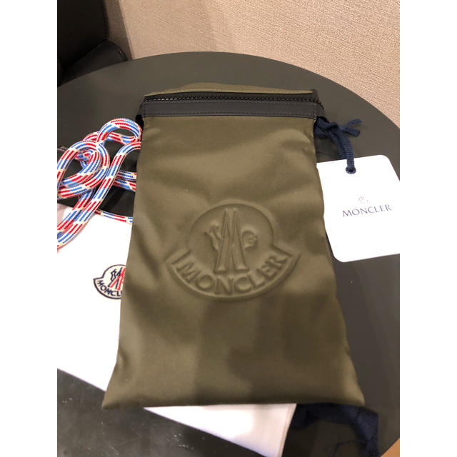 MONCLER(モンクレール)のモンクレール ネックウォレット ボディバッグ メンズのバッグ(ボディーバッグ)の商品写真