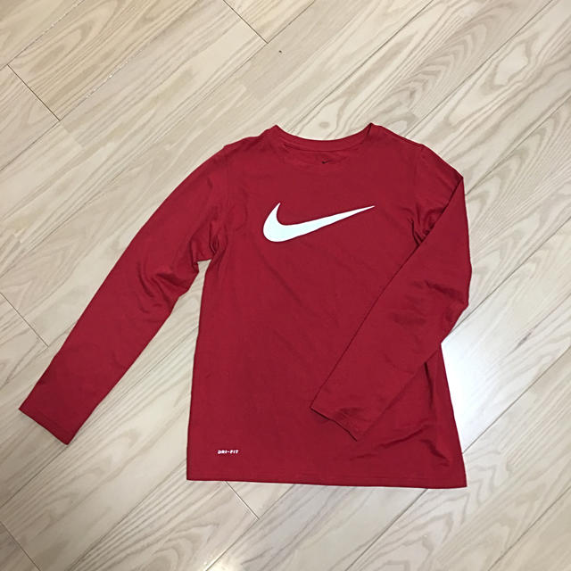 NIKE(ナイキ)のキッズナイキドライロングTシャツ キッズ/ベビー/マタニティのキッズ服男の子用(90cm~)(Tシャツ/カットソー)の商品写真