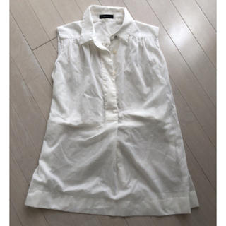 コムサイズム(COMME CA ISM)のコムサ　ノースリベルト付き白シャツ(シャツ/ブラウス(半袖/袖なし))