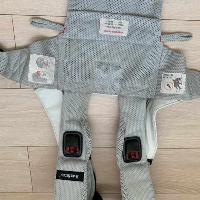 BABYBJORN(ベビービョルン)のベビービョルン　babybjorn one+ 抱っこ紐　グレー　メッシュ キッズ/ベビー/マタニティの外出/移動用品(抱っこひも/おんぶひも)の商品写真