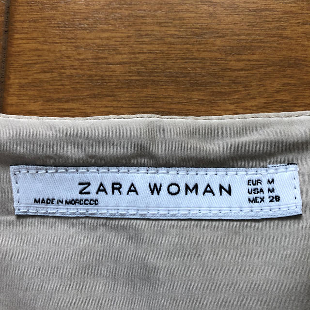 ZARA(ザラ)のお値下げ！ZARA ベージュ　スカート　M ボックスプリー　美品 レディースのスカート(ひざ丈スカート)の商品写真