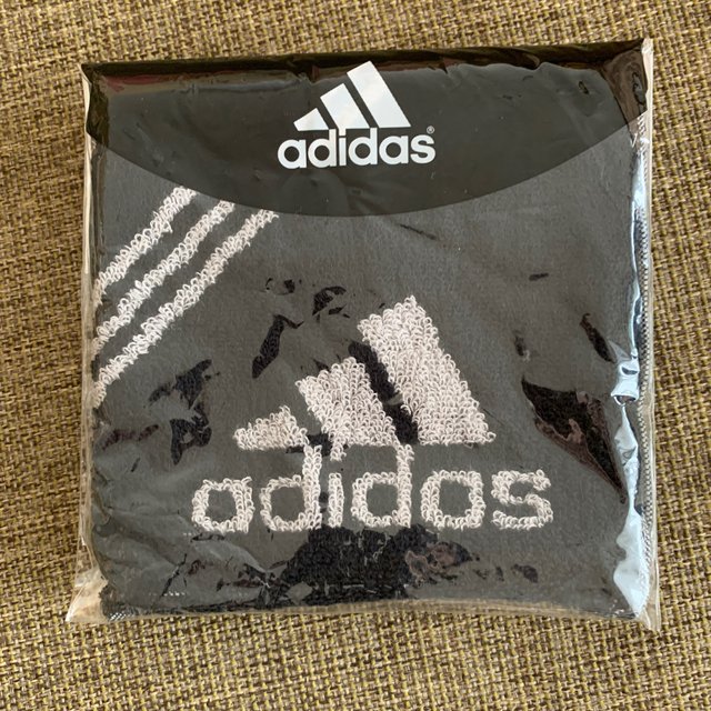 adidas(アディダス)の値下げ　アディダス　adidas タオルハンカチ1枚　新品・未使用 メンズのファッション小物(ハンカチ/ポケットチーフ)の商品写真