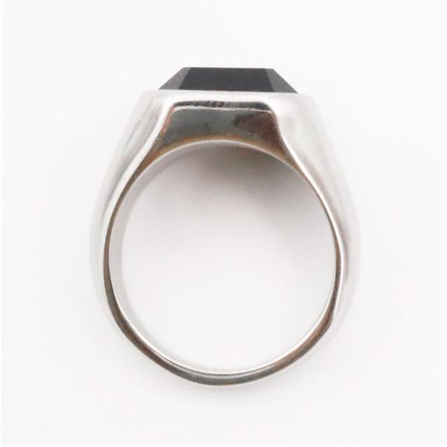 指輪 メンズ リング 印台 オニキス サージカルステンレス 重厚 高級感 メンズのアクセサリー(リング(指輪))の商品写真