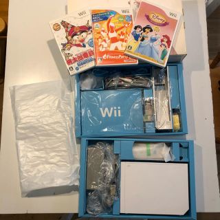 ウィー(Wii)のWii本体とソフト3本セット(家庭用ゲーム機本体)