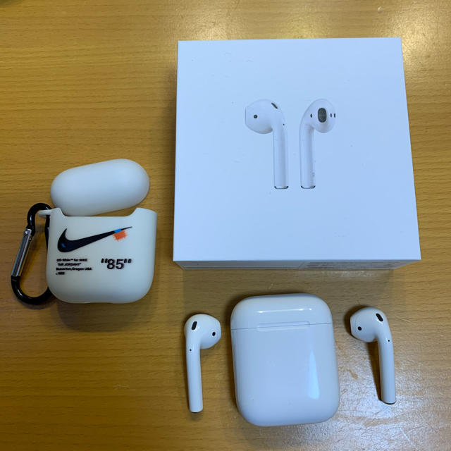 Apple(アップル)のエアポッズ　air pods スマホ/家電/カメラのオーディオ機器(ヘッドフォン/イヤフォン)の商品写真