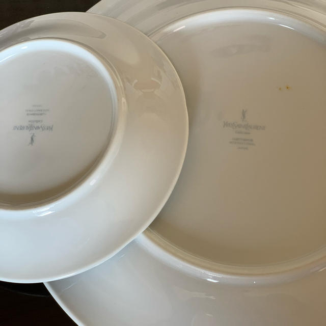 Yves Saint Laurent Beaute(イヴサンローランボーテ)のYSL プレート　大皿2枚　小皿5枚 セット インテリア/住まい/日用品のキッチン/食器(食器)の商品写真