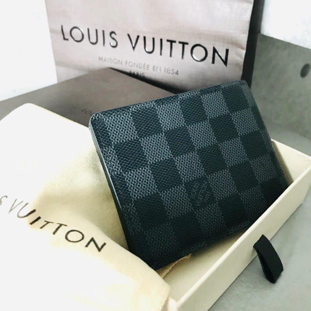 LOUIS VUITTON(ルイヴィトン)のルイヴィトン ダミエグラフィット ポルトフォイユ・ミュルティプル  二つ折り財布 メンズのファッション小物(折り財布)の商品写真