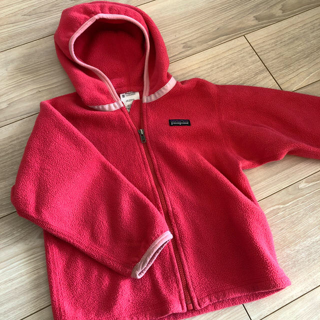 patagonia(パタゴニア)のPatagonia フリースパーカー　アウター キッズ/ベビー/マタニティのキッズ服女の子用(90cm~)(ジャケット/上着)の商品写真