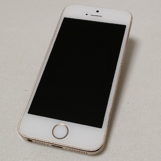 iPhone(アイフォーン)のiPhone 5s Gold 16GB ソフトバンクME334J/A OS8.1 スマホ/家電/カメラのスマートフォン/携帯電話(スマートフォン本体)の商品写真