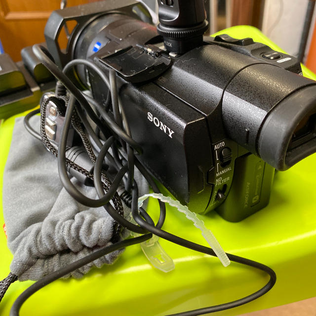 SONY(ソニー)のHDR-CX900, ECM-GZ1M セット！ スマホ/家電/カメラのカメラ(ビデオカメラ)の商品写真