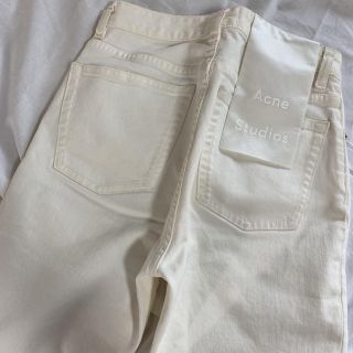 アクネ(ACNE)の【最終値下】ブランドタグ付［Acne Studios］ハイウエストホワイトデニム(デニム/ジーンズ)