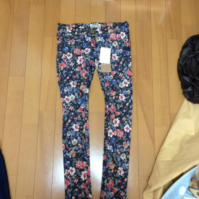 GRL(グレイル)の新品 タグ付き 花柄 スキニー レディースのパンツ(デニム/ジーンズ)の商品写真