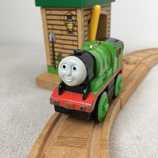 フィッシャープライス(Fisher-Price)のミユ様専用　木製　トーマス　電動パーシー(キャラクターグッズ)