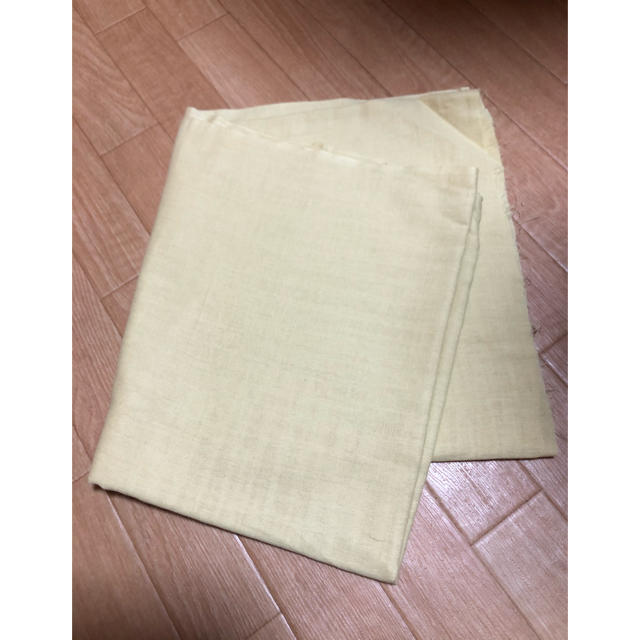ダブルガーゼ　薄黄色　115cm×1m ハンドメイドの素材/材料(生地/糸)の商品写真