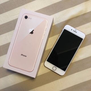 アップル(Apple)のiPhone8 64GB ゴールド SIMロック解除済(スマートフォン本体)