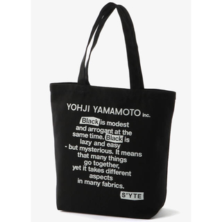 ヨウジヤマモト(Yohji Yamamoto)の「 Black Is Modest」Message tote ヨウジヤマモト(トートバッグ)