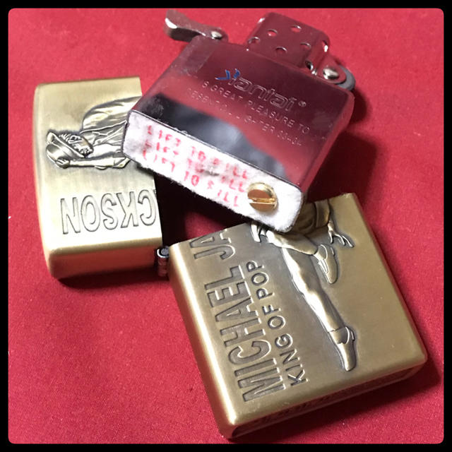 ZIPPO(ジッポー)のマイケルジャクソン  Ｂ zippo型 オイルライター 新品・未使用 メンズのファッション小物(タバコグッズ)の商品写真