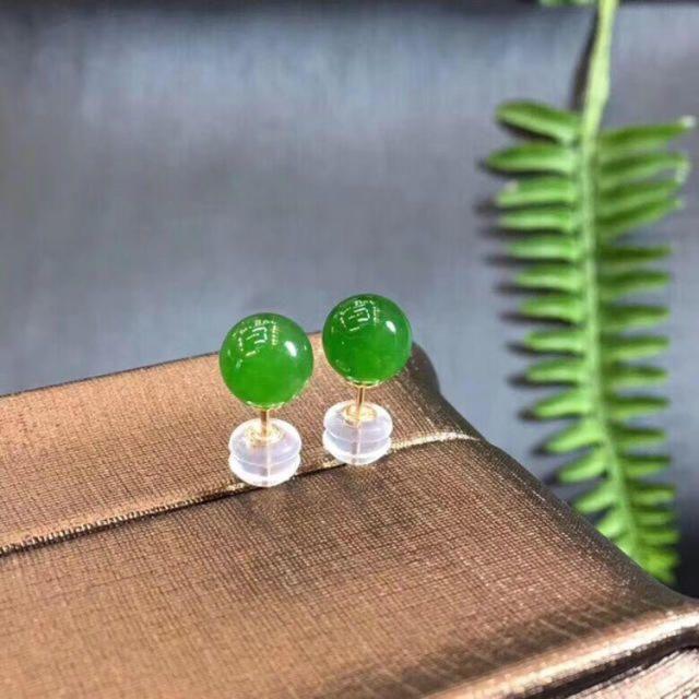 K18 天然翡翠 ピアス 新品未使用の通販 by しらゆきShop's shop K18 天然翡翠 ピアス 新品未使用の通販 by しらゆきShop's shop