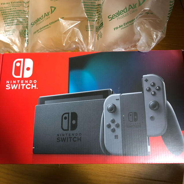 Nintendo Switch(ニンテンドースイッチ)の任天堂スイッチ　グレー　本体 エンタメ/ホビーのゲームソフト/ゲーム機本体(家庭用ゲーム機本体)の商品写真